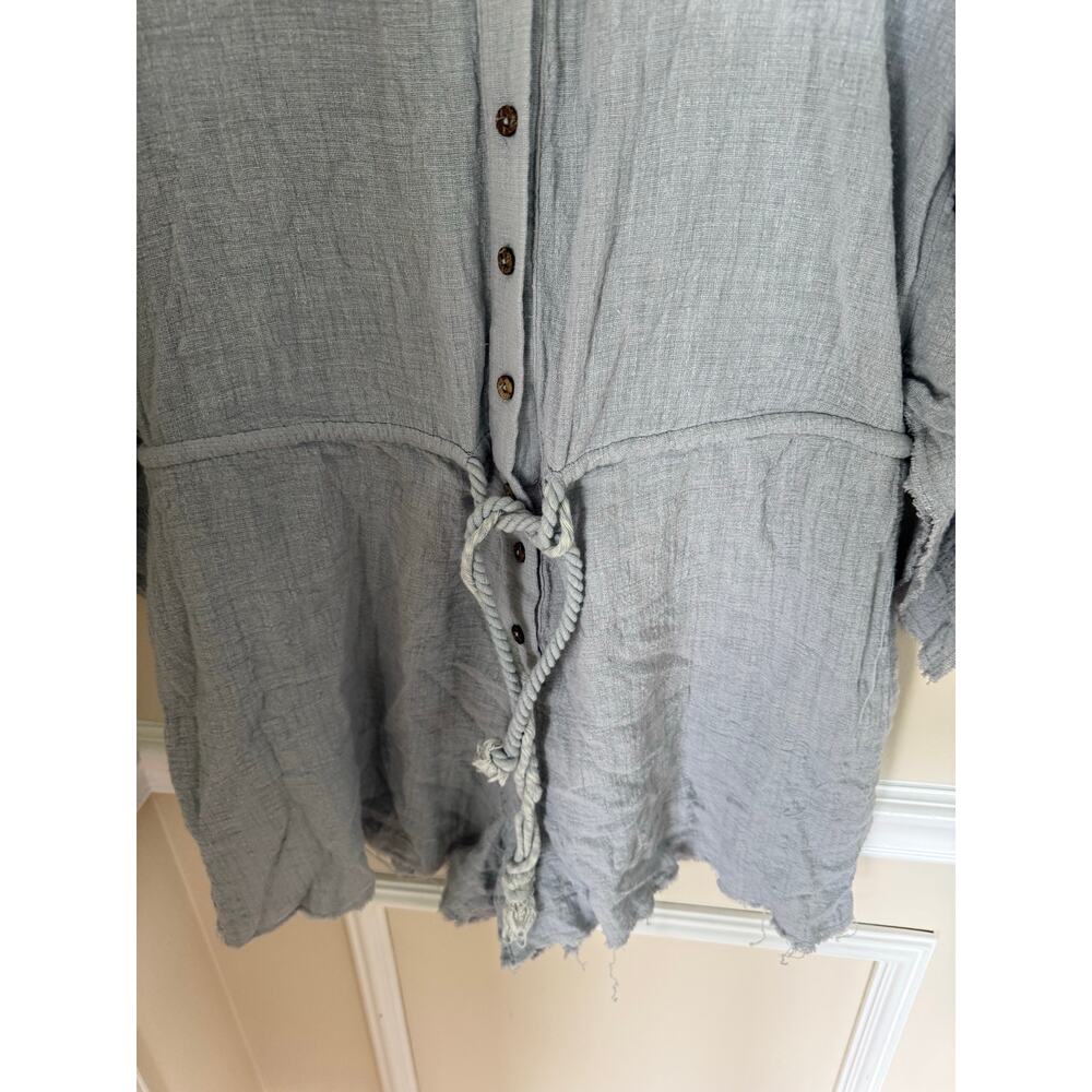 Pink Lily | Blue/Gray Gauzy Cotton Blend Button 1/2 V-Neck Frayed Hem Romper- M - Picture 6 of 11